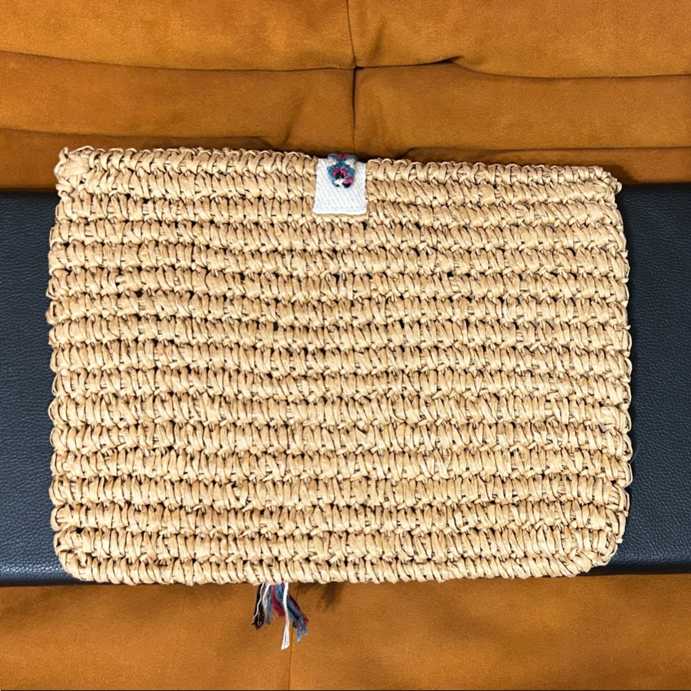 Fallon and‎ Royce Woven Straw Fold Over Clutch Handbag - Picture 4 of 5